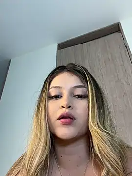 Snapshot of lunablossom_ chatting on 18, 2, 2025 lunablossom online show from 18, 2, 2025