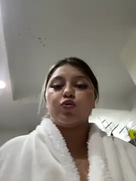 Snapshot of lunablossom_ chatting on 13, 3, 2025 lunablossom online show from 13, 3, 2025