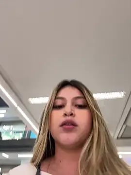Snapshot of lunablossom_ chatting on 21, 3, 2025 lunablossom online show from 21, 3, 2025