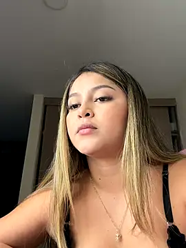 Snapshot of lunablossom_ chatting on 16, 9, 2025 lunablossom online show from 16, 9, 2025