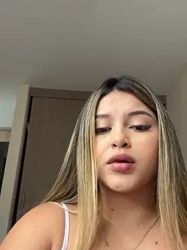 Snapshot of lunablossom_ chatting on 17, 9, 2025 lunablossom online show from 17, 9, 2025