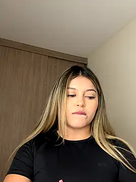 Snapshot of lunablossom_ chatting on 23, 9, 2025 lunablossom online show from 23, 9, 2025