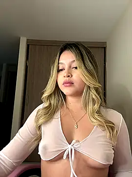 Snapshot of lunablossom_ chatting on 24, 9, 2025 lunablossom online show from 24, 9, 2025