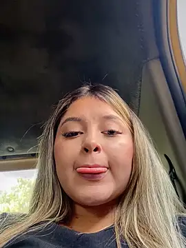 Snapshot of lunablossom_ chatting on 1, 10, 2025 lunablossom online show from 1, 10, 2025