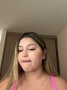Snapshot of lunablossom_ chatting on 2, 10, 2025 lunablossom online show from 2, 10, 2025