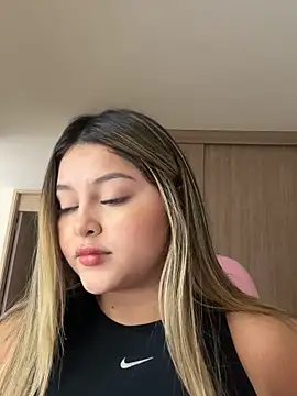Snapshot of lunablossom_ chatting on 11, 10, 2025 lunablossom online show from 11, 10, 2025