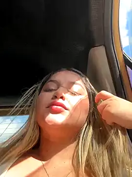 Snapshot of lunablossom_ chatting on 19, 10, 2025 lunablossom online show from 19, 10, 2025