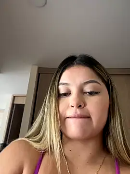 Snapshot of lunablossom_ chatting on 19, 11, 2025 lunablossom online show from 19, 11, 2025