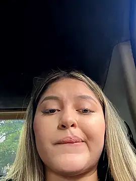 Snapshot of lunablossom_ chatting on 17, 1, 2026 lunablossom online show from 17, 1, 2026