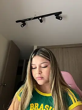 Snapshot of lunablossom_ chatting on 19, 2, 2026 lunablossom online show from 19, 2, 2026