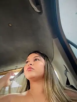 lunablossom  online show from 15, 4, 2026