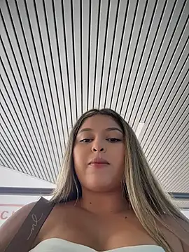 Snapshot of lunablossom_ chatting on 5, 6, 2026 lunablossom online show from 5, 6, 2026