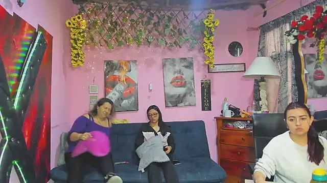 lesbiancuple online show from 7, 4, 2026