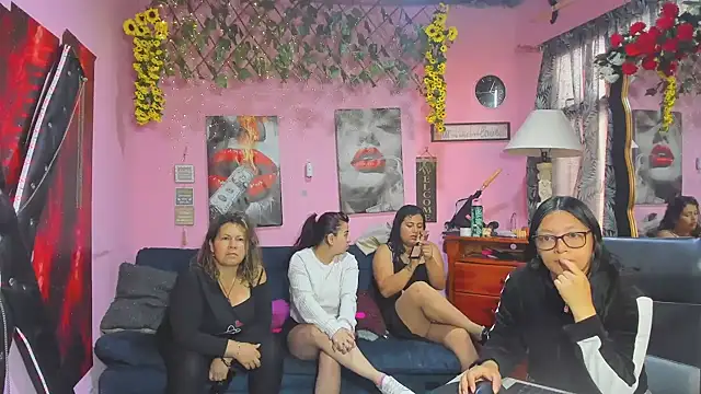 Snapshot of lesbiancuple chatting on 18, 4, 2026 lesbiancuple online show from 18, 4, 2026