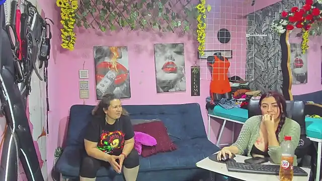 Snapshot of lesbiancuple chatting on 13, 5, 2026 lesbiancuple online show from 13, 5, 2026