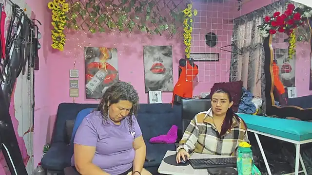 Snapshot of lesbiancuple chatting on 19, 5, 2026 lesbiancuple online show from 19, 5, 2026