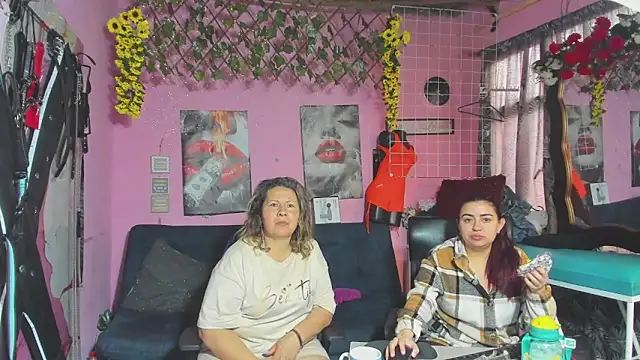 Snapshot of lesbiancuple chatting on 21, 5, 2026 lesbiancuple online show from 21, 5, 2026