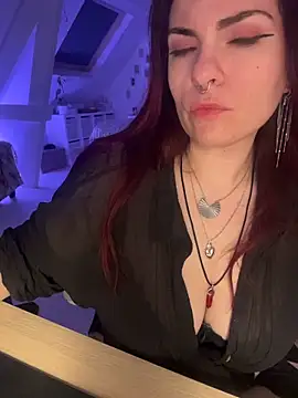 Snapshot of LunaMoongirl chatting on 1, 3, 2026 LunaMoongirl online show from 1, 3, 2026