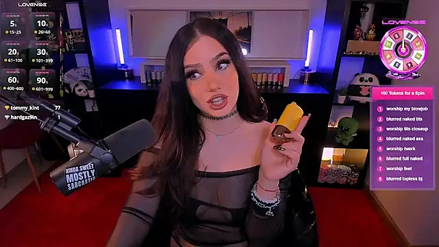 Snapshot of SofiRusselle chatting on 17, 11, 2025 SofiRusselle online show from 17, 11, 2025