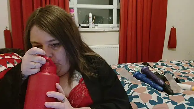 Snapshot of HouseWifeWhore_Milf chatting on 10, 9, 2025 HouseWifeWhore Milf online show from 10, 9, 2025