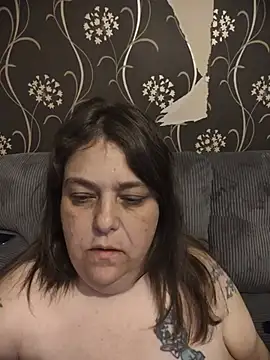 HouseWifeWhore Milf online show from 4, 6, 2026
