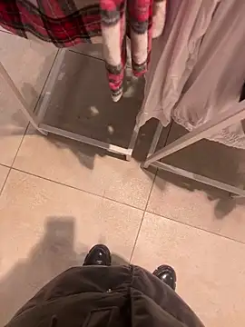 CrazzyChicks online show from 5, 10, 2025