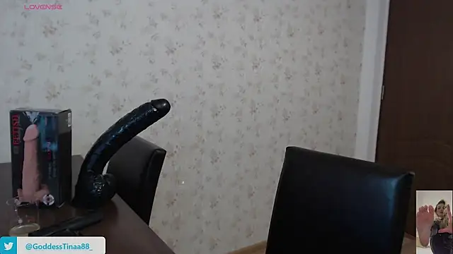 Snapshot of Goddess_Tina chatting on 22, 10, 2025 Goddess Tina online show from 22, 10, 2025