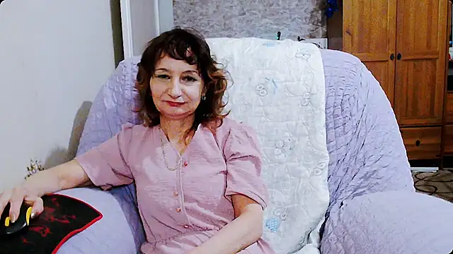 Snapshot of AnnieEltgant chatting on 1, 1, 2025 AnnieEltgant online show from 1, 1, 2025