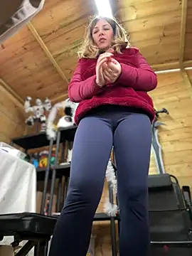 DaisyVibesss online show from 8, 12, 2024