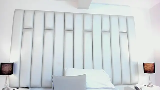 aandreaperez online show from 25, 2, 2025