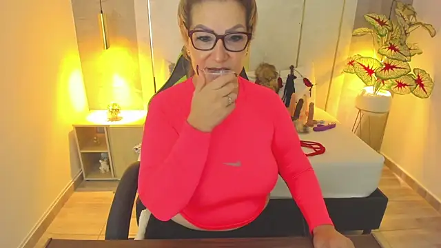 Snapshot of gisela27 chatting on 30, 6, 2026 gisela27 online show from 30, 6, 2026