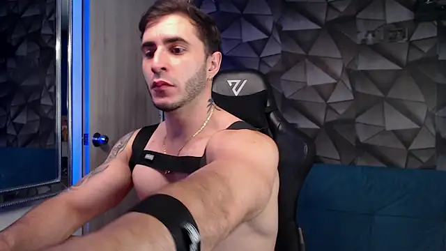 Snapshot of Latino_stud4u chatting on 11, 10, 2025 Latino stud4u online show from 11, 10, 2025