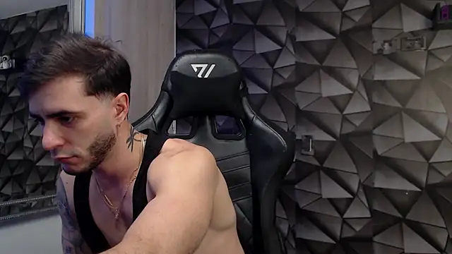 Snapshot of Latino_stud4u chatting on 6, 11, 2025 Latino stud4u online show from 6, 11, 2025