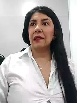 aisha latina online show from 29, 1, 2025