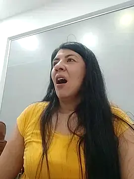 aisha latina online show from 3, 3, 2025