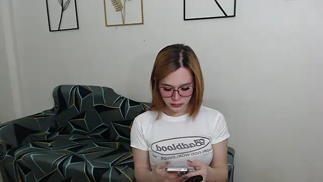 Snapshot of AmazingLuchie chatting on 14, 2, 2025 AmazingLuchie online show from 14, 2, 2025