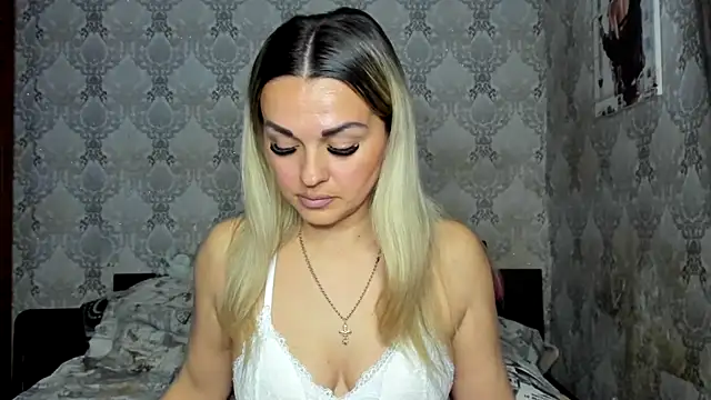 NicoletMoore online show from 19, 3, 2026