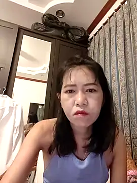 Snapshot of Little_suzy5 chatting on 3, 11, 2025 Little suzy5 online show from 3, 11, 2025