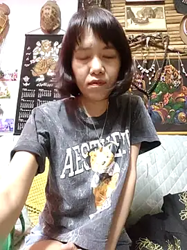 Snapshot of Little_suzy5 chatting on 21, 11, 2025 Little suzy5 online show from 21, 11, 2025