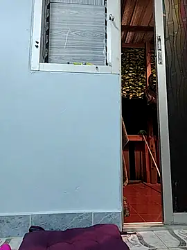 Snapshot of Little_suzy5 chatting on 27, 11, 2025 Little suzy5 online show from 27, 11, 2025