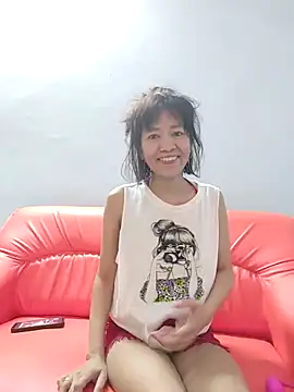 Snapshot of Little_suzy5 chatting on 17, 12, 2025 Little suzy5 online show from 17, 12, 2025