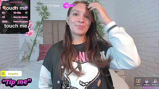 miataylorr1 online show from 13, 1, 2025