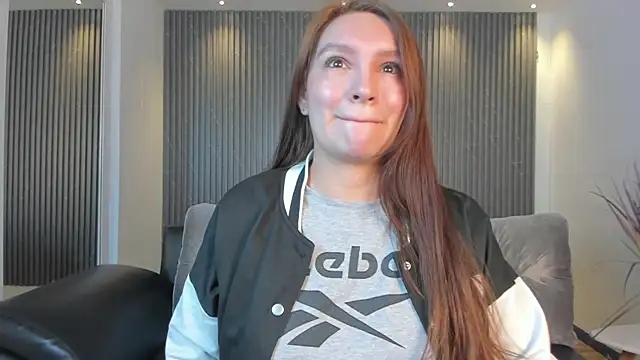 miataylorr1 online show from 20, 1, 2025