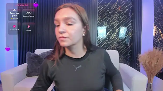 miataylorr1 online show from 21, 2, 2025