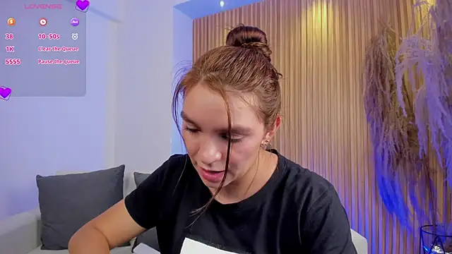 miataylorr1 online show from 27, 2, 2025