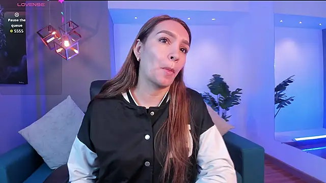 miataylorr1 online show from 13, 9, 2025