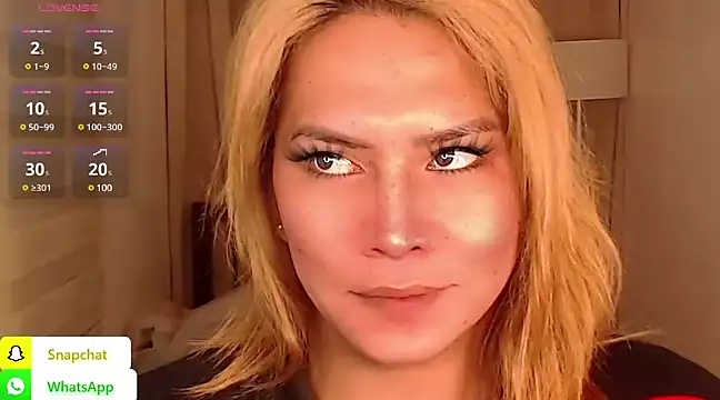 Snapshot of QUEEN_GIAMOORE69 chatting on 20, 12, 2024 QUEEN GIAMOORE69 online show from 20, 12, 2024