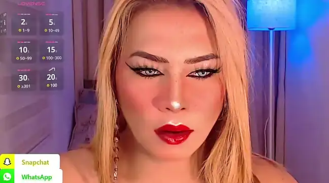 Snapshot of QUEEN_GIAMOORE69 chatting on 3, 1, 2025 QUEEN GIAMOORE69 online show from 3, 1, 2025