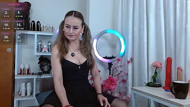 Snapshot of magenta_maturr chatting on 14, 9, 2025 magenta maturr online show from 14, 9, 2025