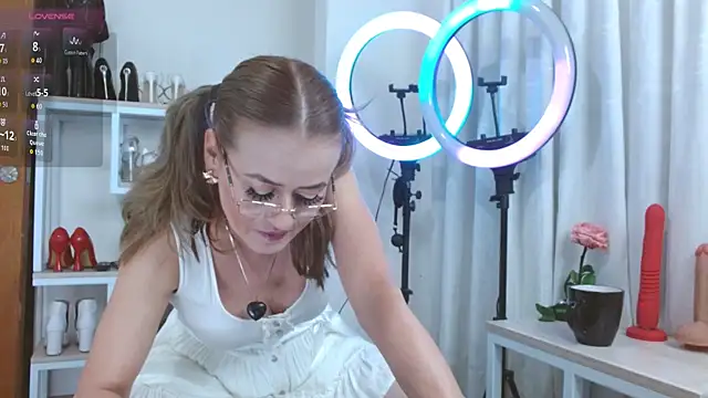 Snapshot of magenta_maturr chatting on 18, 9, 2025 magenta maturr online show from 18, 9, 2025